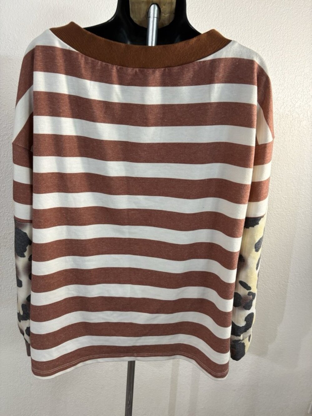 Womens Size M Top Long Sleeve Animal Print/ Striped Stretch - Picture 5 of 9